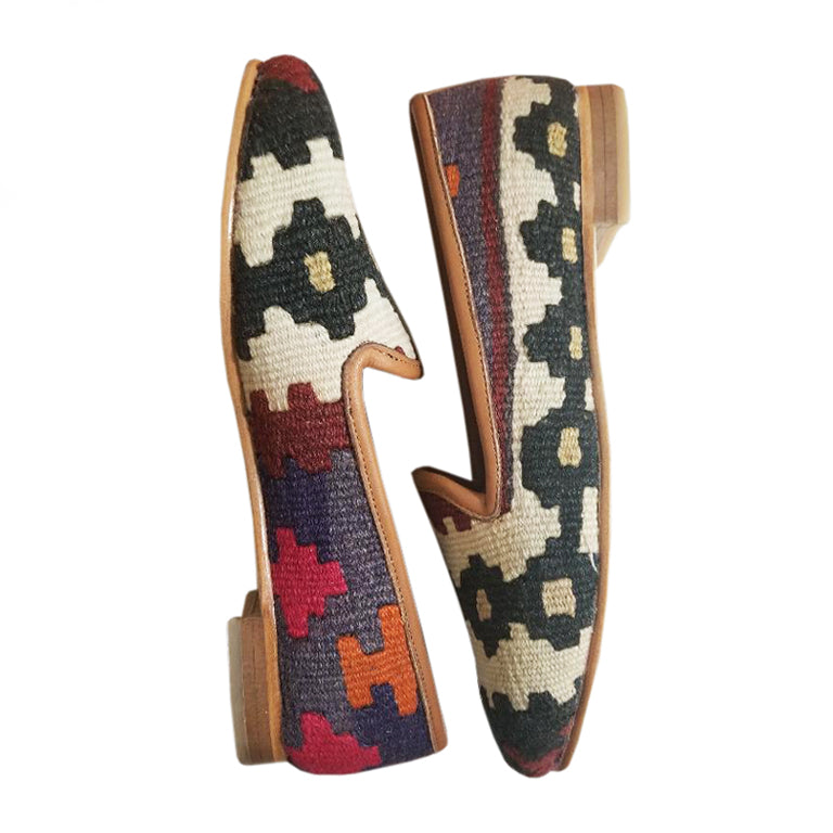 With SONNATI brand you can create your own unique & authentic style. Set the trend with handmade wool kilim bags and shoes (Bohemian Style).