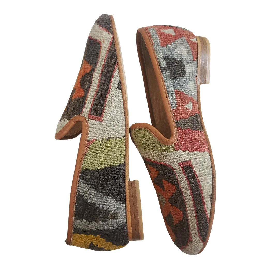 With SONNATI brand you can create your own unique & authentic style. Set the trend with handmade wool kilim bags and shoes (Bohemian Style).